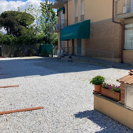 Hotel Luca Lido di Camaiore Exterior photo