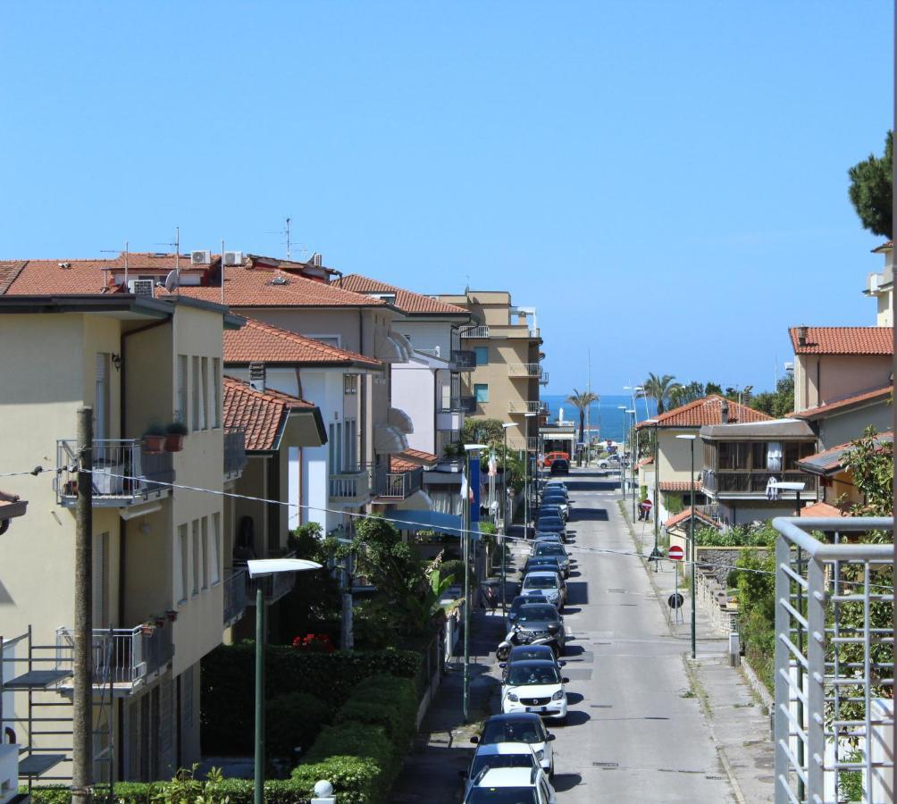 Hotel Luca Lido di Camaiore Exterior photo