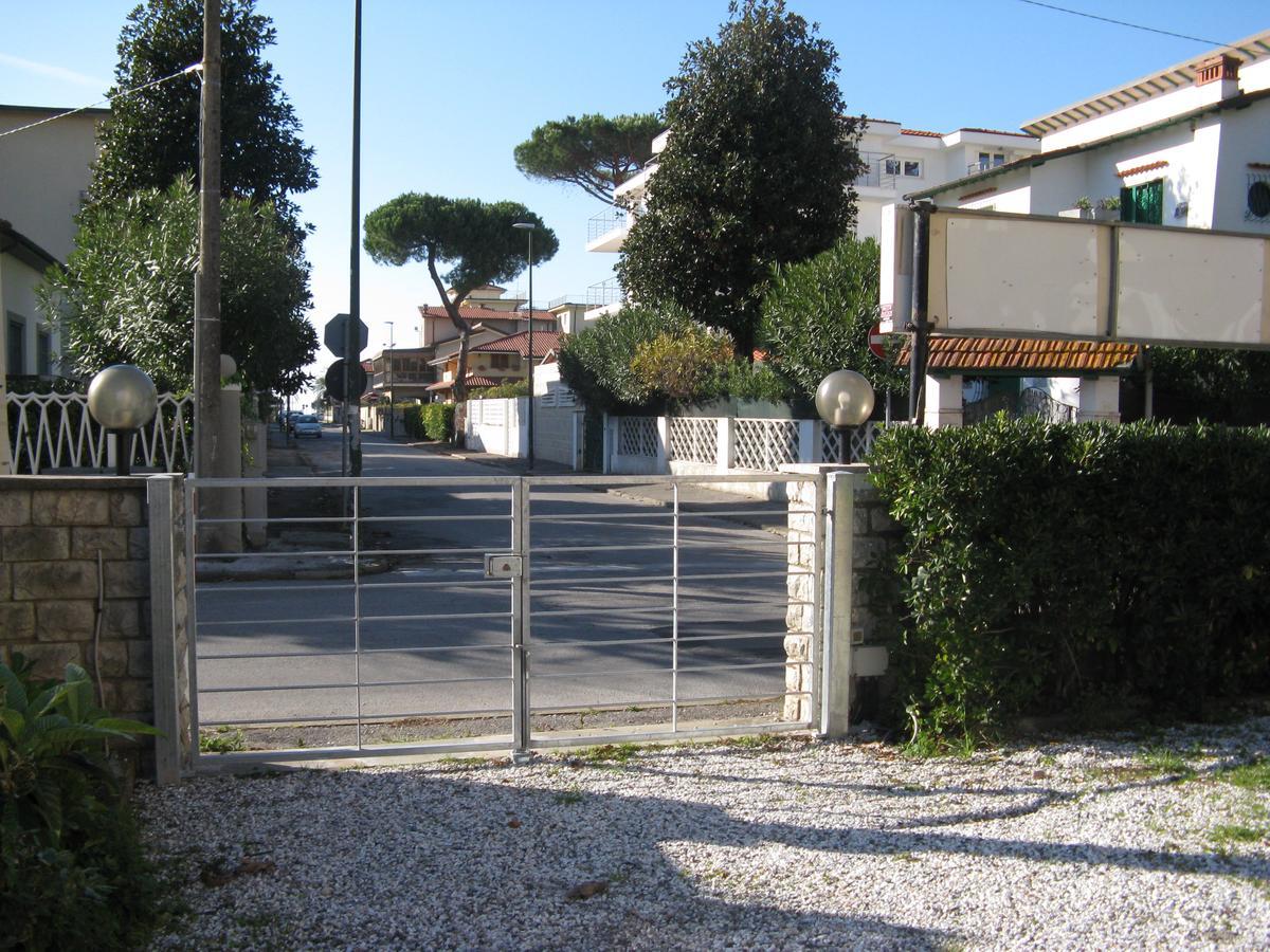 Hotel Luca Lido di Camaiore Exterior photo