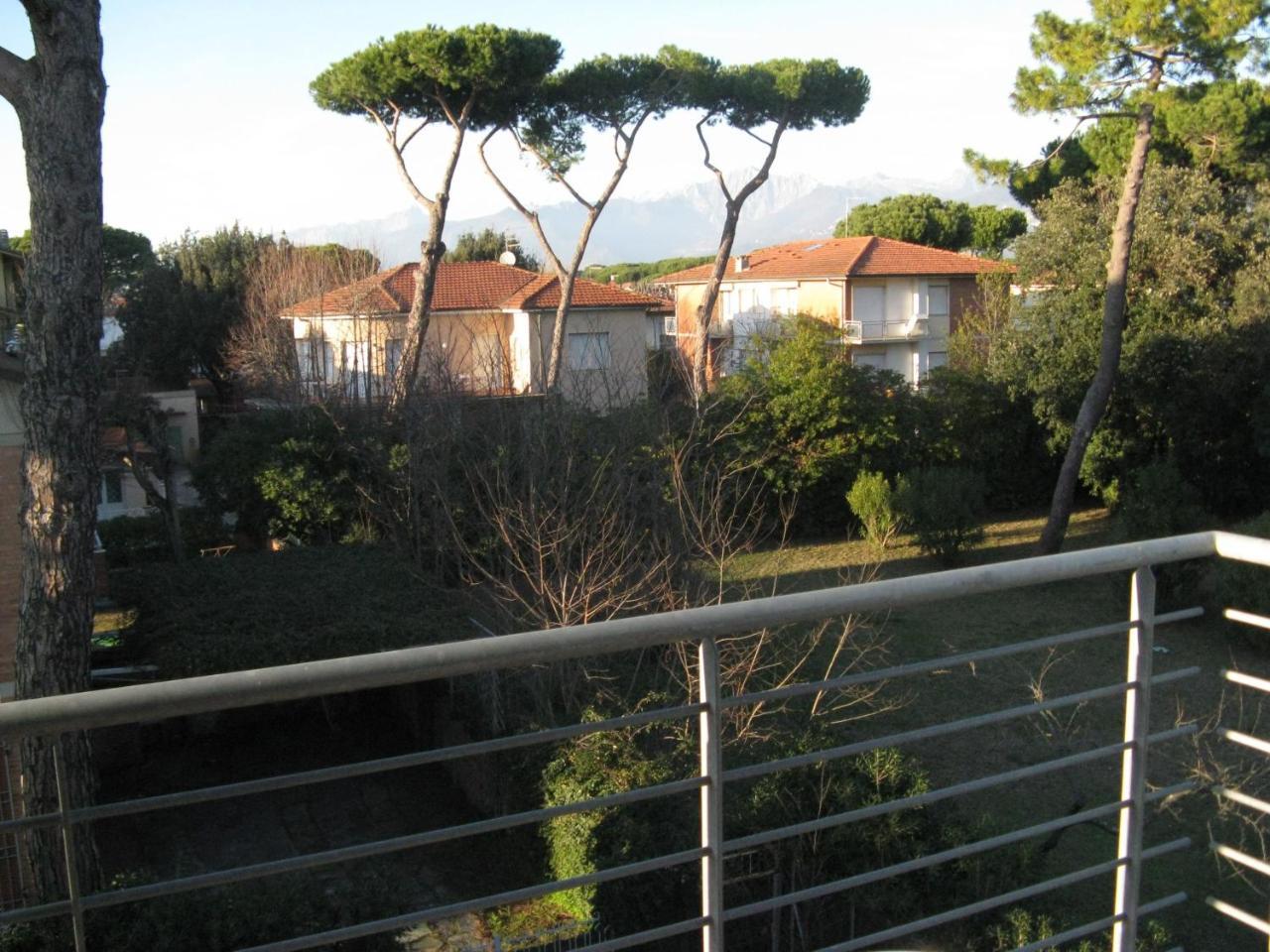 Hotel Luca Lido di Camaiore Exterior photo