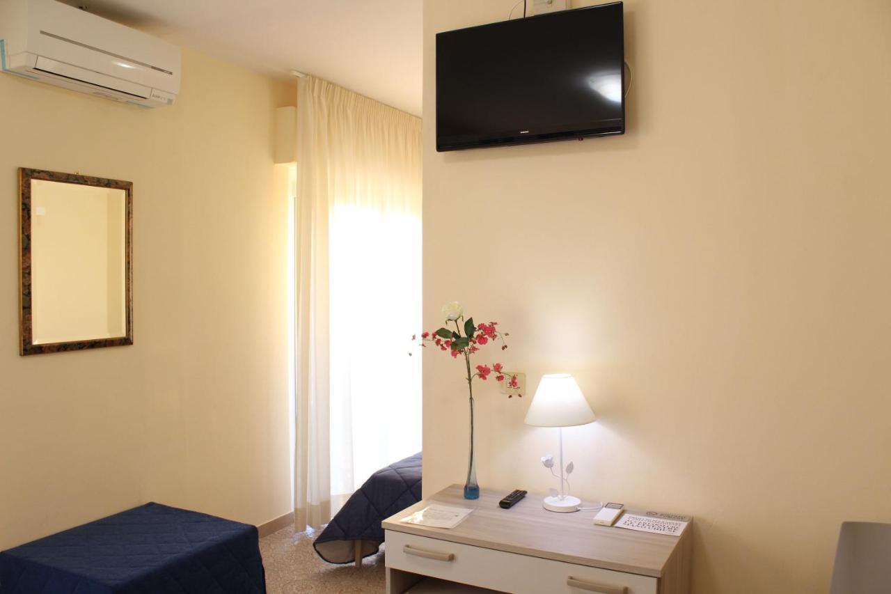 Hotel Luca Lido di Camaiore Exterior photo