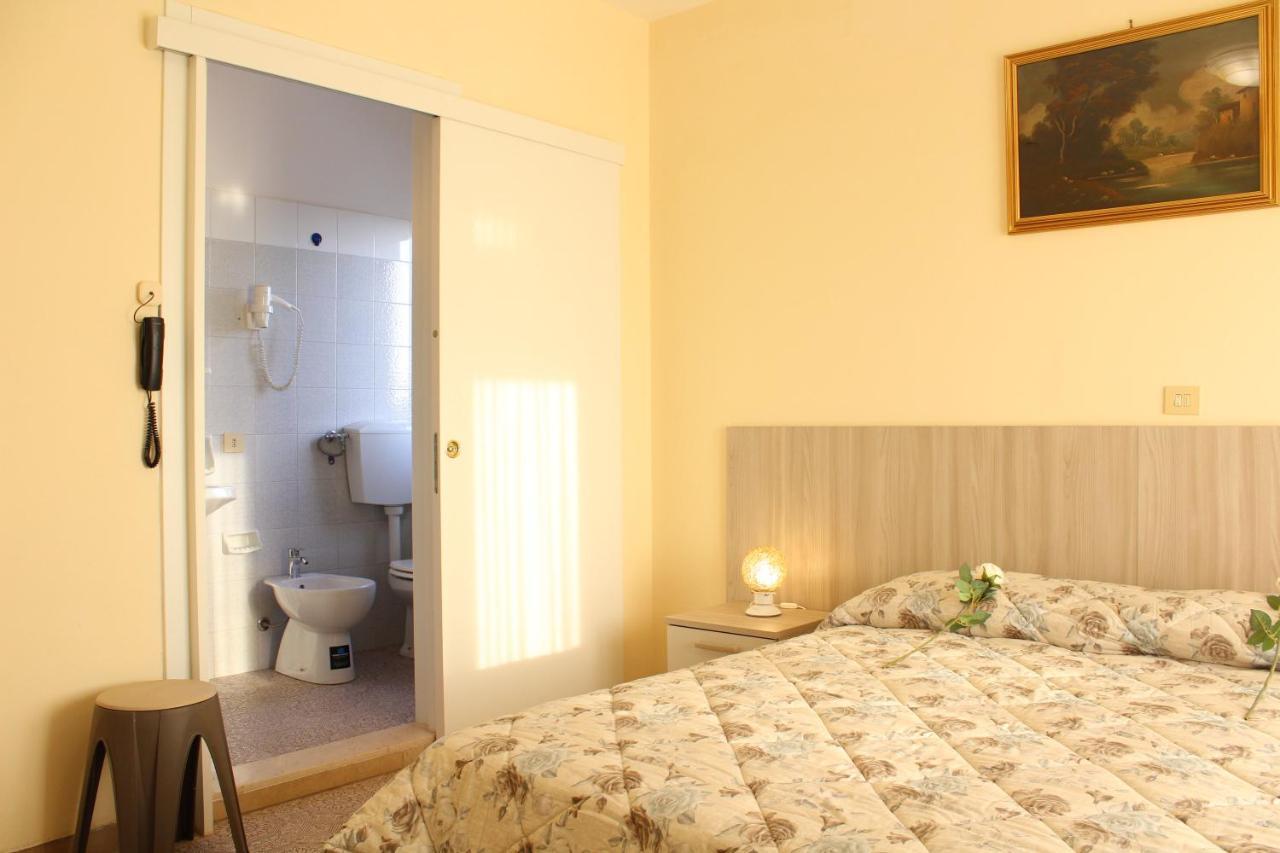 Hotel Luca Lido di Camaiore Exterior photo