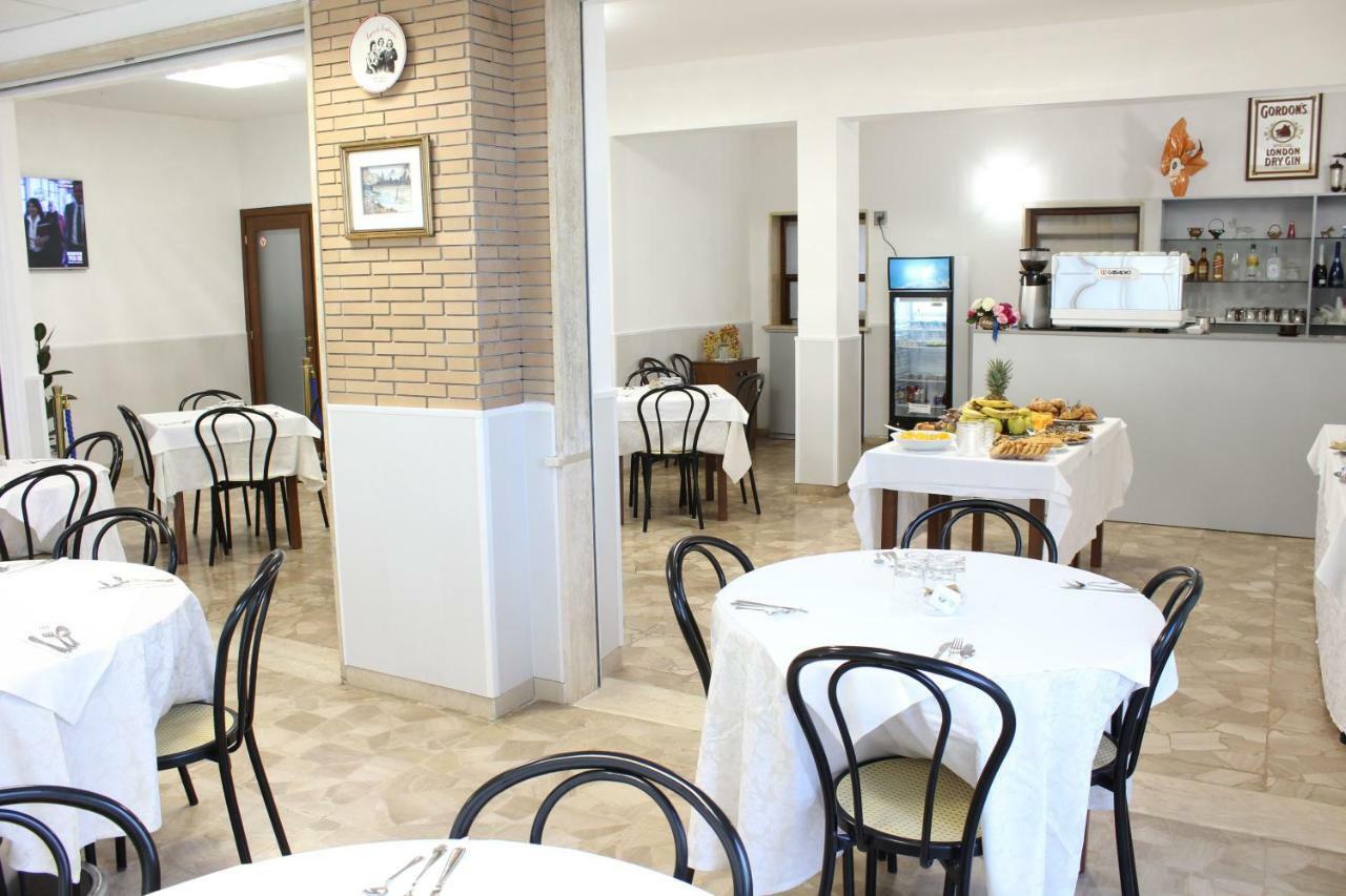 Hotel Luca Lido di Camaiore Exterior photo
